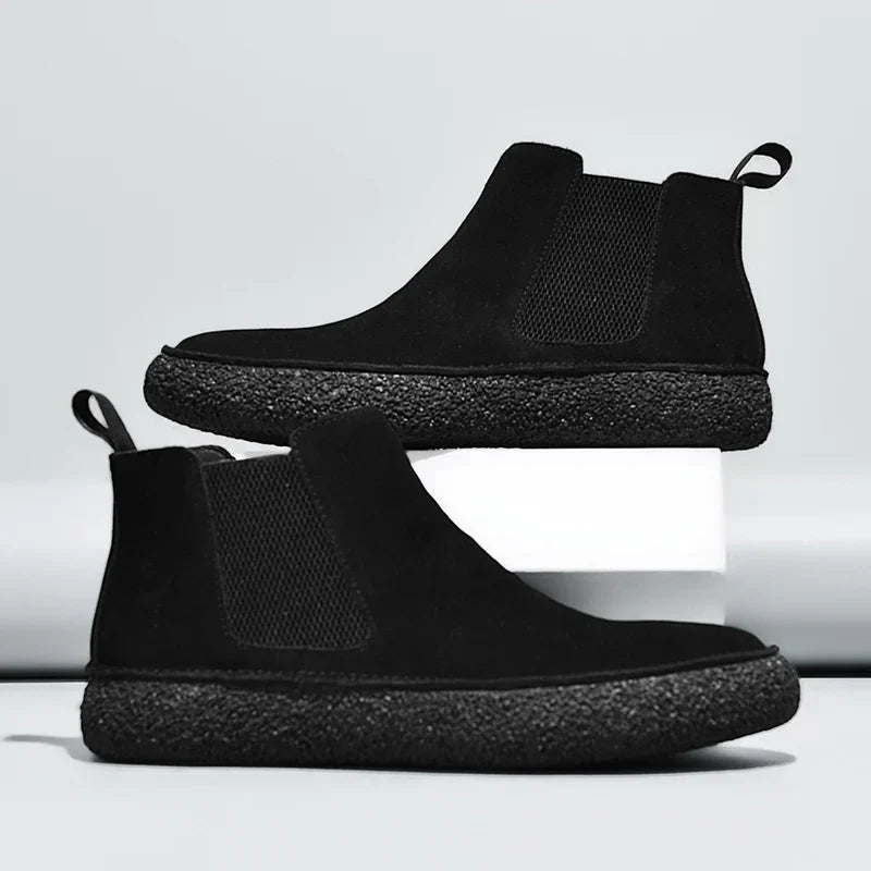 Men's suede Chelsea boots with cushioned insole in Black