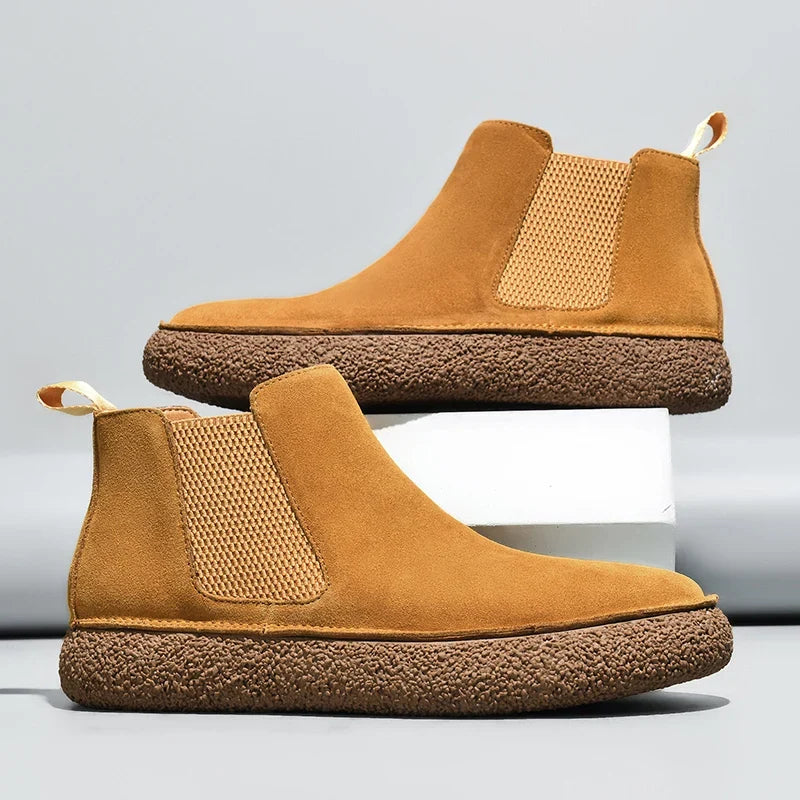 Men's suede Chelsea boots with cushioned insole in Brown